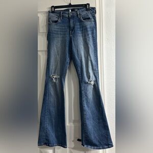 Kut from the Kloth Distressed Flare Jeans in Medium Wash Blue - Size 4